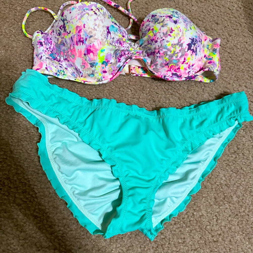 Victoria’s Secret bikini set